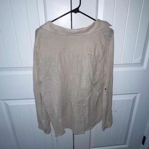 Brand new top from lizard thicket size medium!! - Picture 3 of 4